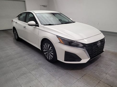 Used 2023 Nissan Altima 2.5 SV FWD image 13