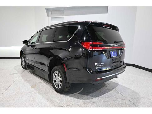 Used 2021 Chrysler Pacifica Touring w/ Cold Weather Group FWD image 8