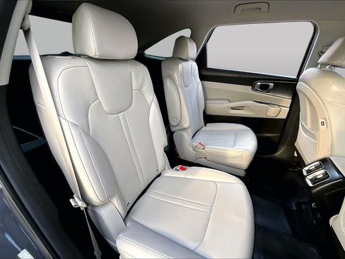 Used 2023 Kia Sorento EX FWD image 19