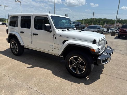 Used 2023 Jeep Wrangler Unlimited Sahara AWD/4WD image 7