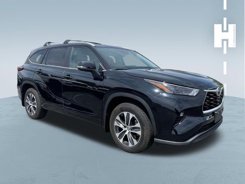 Used 2023 Toyota Highlander XLE image 1