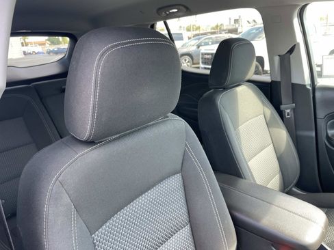 Used 2023 GMC Terrain SLE w/ Driver Convenience Package image 28