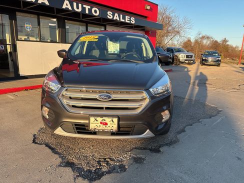 Used 2019 Ford Escape SE image 2