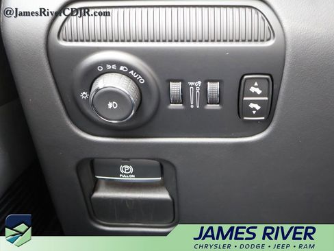 Used 2024 Jeep Grand Wagoneer L Series III AWD/4WD image 35