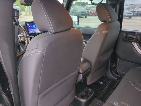 Used 2017 Jeep Wrangler Unlimited Sahara w/ Connectivity Group image 18