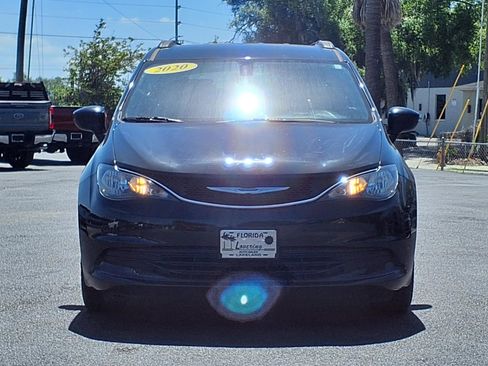 Used 2020 Chrysler Voyager Lxi image 2