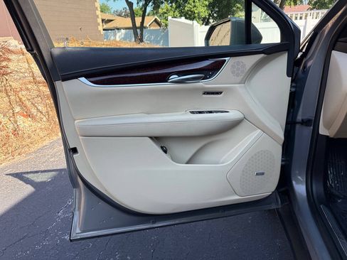 Used 2017 Cadillac XT5 Luxury w/ Driver Awareness Package FWD image 19