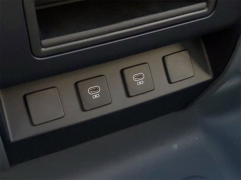 New 2025 Land Rover Defender 110 S image 34