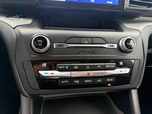 Used 2020 Ford Explorer XLT w/ Class III Trailer Tow Package image 13