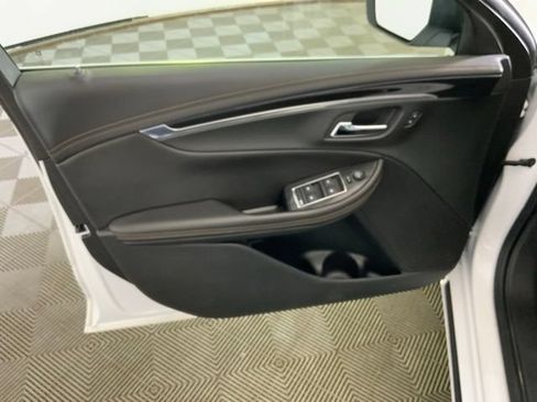 Used 2018 Chevrolet Impala LT FWD image 23