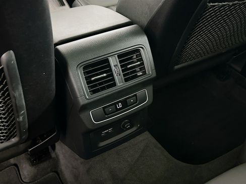 Used 2023 Audi Q5 2.0T Premium w/ Convenience Package AWD/4WD image 28
