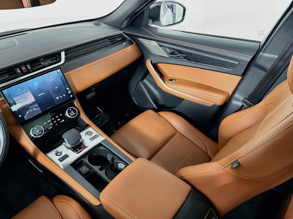 Certified 2025 Jaguar F-PACE R-Dynamic S AWD/4WD image 28