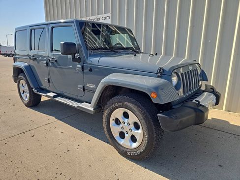 Used 2014 Jeep Wrangler Unlimited Sahara w/ Dual Top Group AWD/4WD image 2