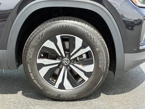Used 2025 Volkswagen Atlas Cross Sport SE FWD image 6