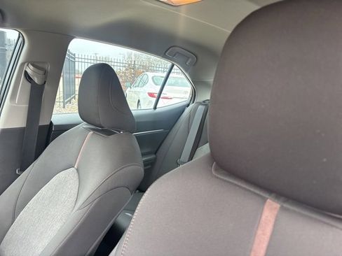 Used 2020 Toyota Camry LE image 9