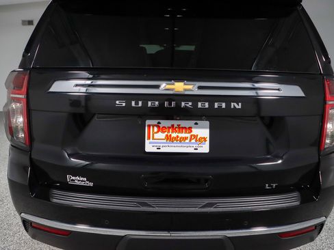 Used 2023 Chevrolet Suburban LT image 8