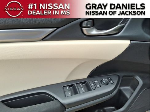 Used 2018 Honda Civic Sport image 11