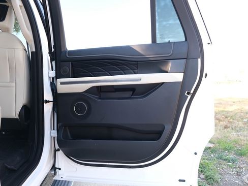 Used 2019 Ford Expedition Max Platinum image 23