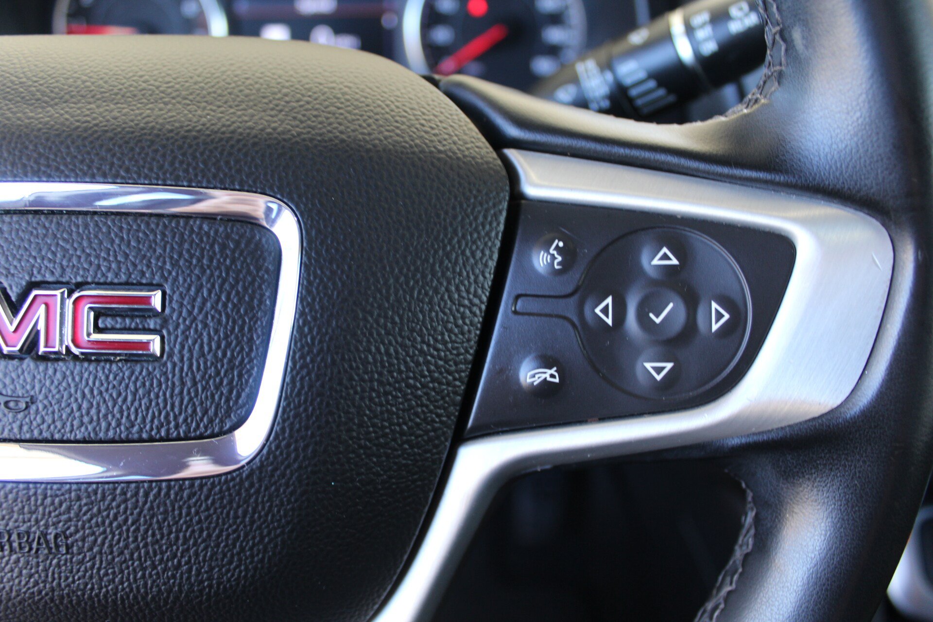 Used 2023 GMC Acadia SLT FWD image 40