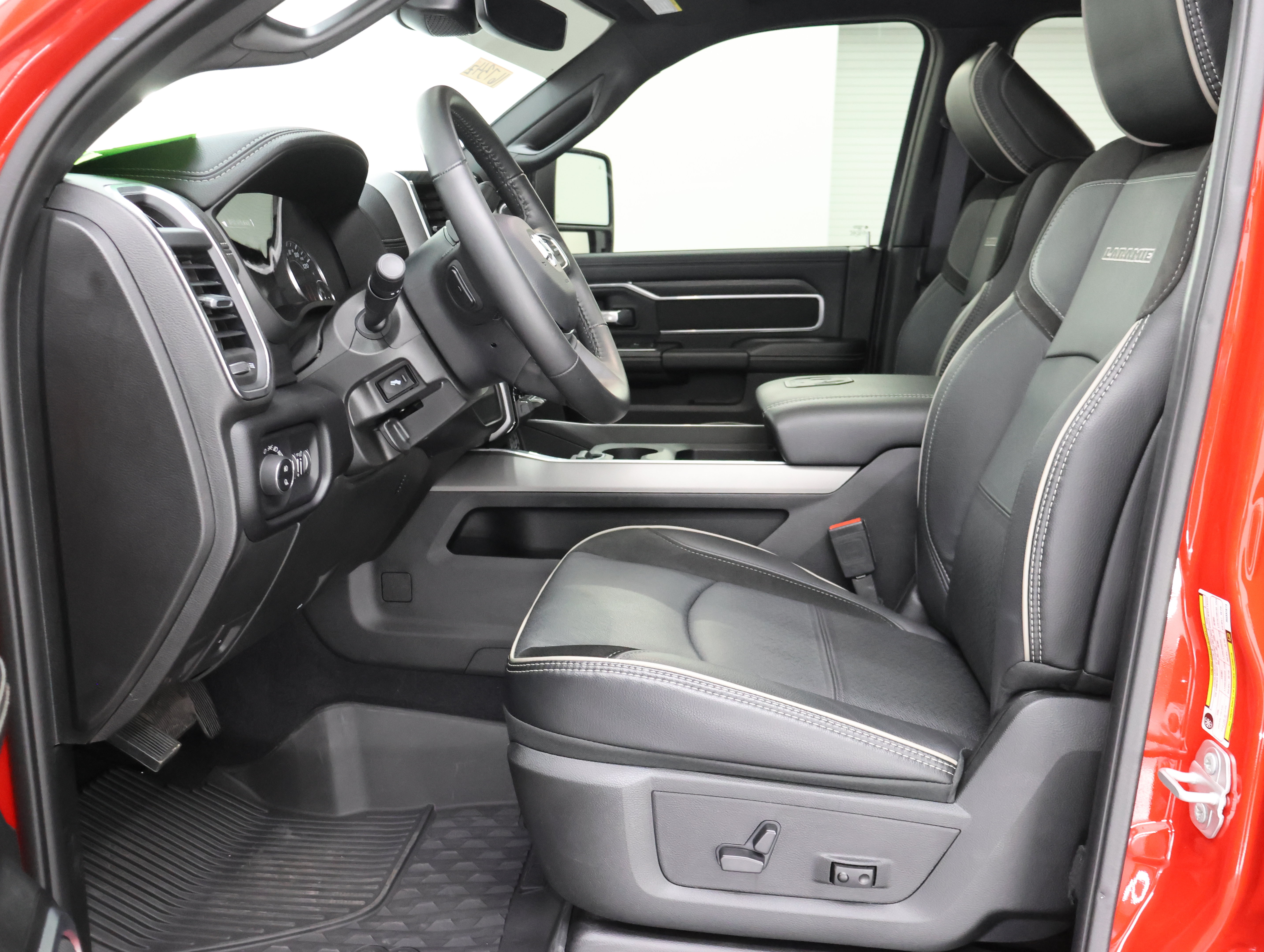 Used 2024 RAM 2500 Laramie w/ Night Edition AWD/4WD image 8
