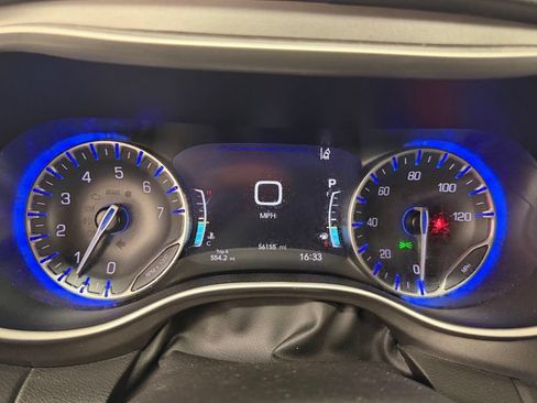 Used 2023 Chrysler Pacifica Touring-L FWD image 22