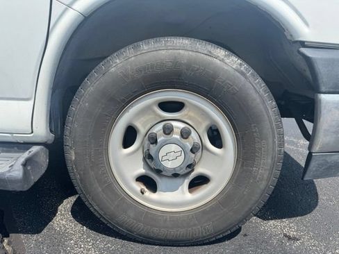 Used 2019 Chevrolet Express 3500 LT w/ LT Preferred Equipment Group RWD image 9