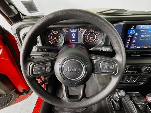 Used 2025 Jeep Wrangler Sport image 12