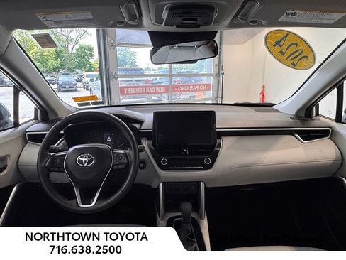 Used 2024 Toyota Corolla Cross LE FWD image 6