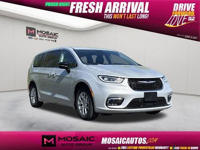 Used 2024 Chrysler Pacifica Touring-L