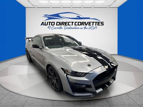 Used 2021 Ford Mustang Shelby GT500 w/ Carbon Fiber Track Pack RWD image 5