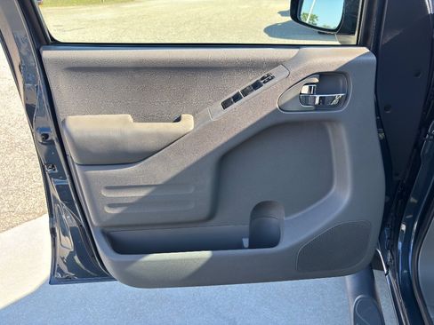 Used 2017 Nissan Frontier SV w/ SV Value Truck Package AWD/4WD image 21