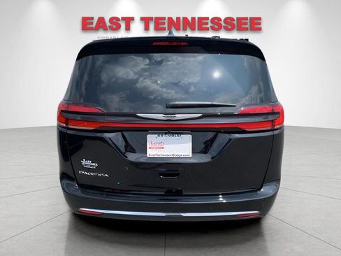 New 2026 Chrysler Pacifica Select image 4