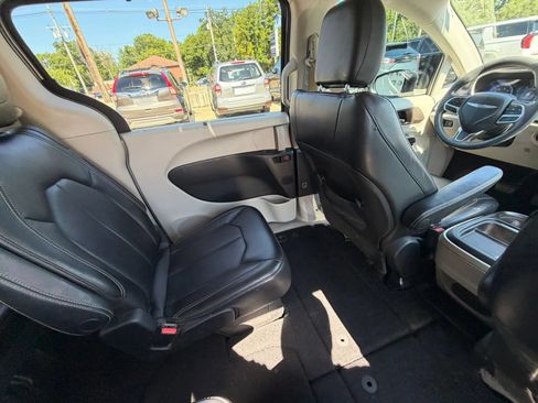 Used 2020 Chrysler Voyager Lxi FWD image 26