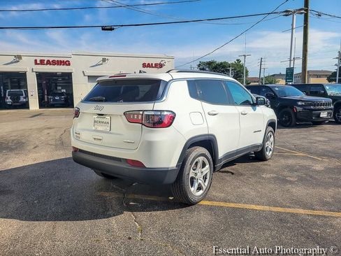 Used 2023 Jeep Compass Latitude AWD/4WD image 13