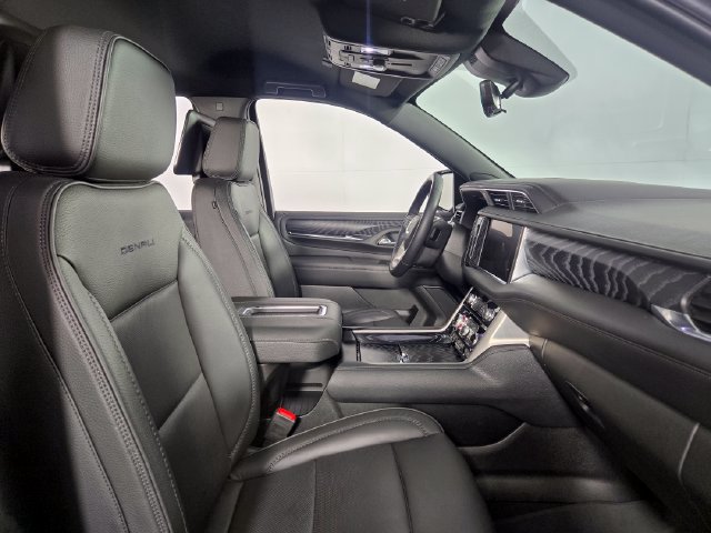 Used 2024 GMC Yukon Denali w/ Advanced Technology Package AWD/4WD image 16