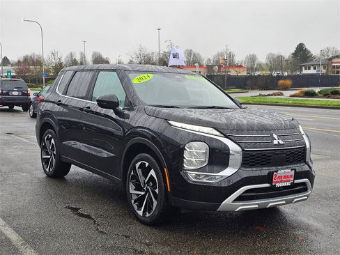 Used 2024 Mitsubishi Outlander SE image 3