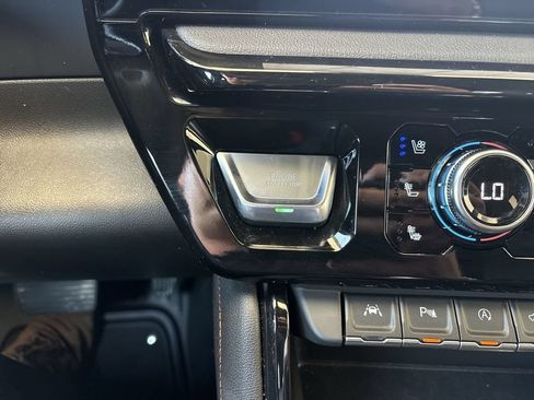 Certified 2025 GMC Sierra 1500 AT4 AWD/4WD image 17