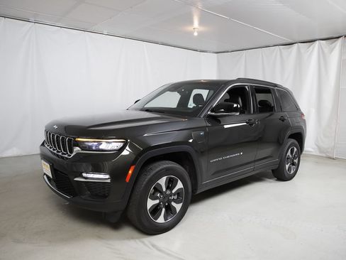 Used 2024 Jeep Grand Cherokee Limited 4xe AWD/4WD image 17