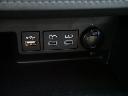 Certified 2025 Toyota Highlander XLE image 28