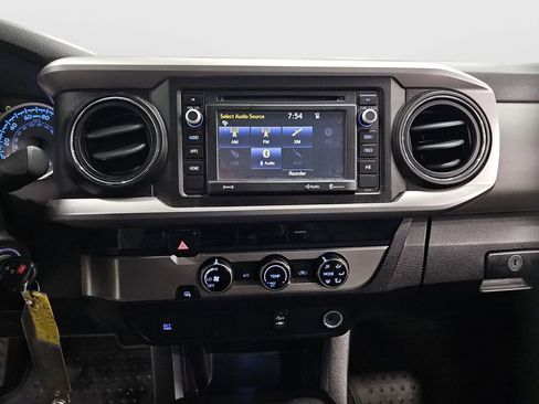 Used 2016 Toyota Tacoma SR5 image 14