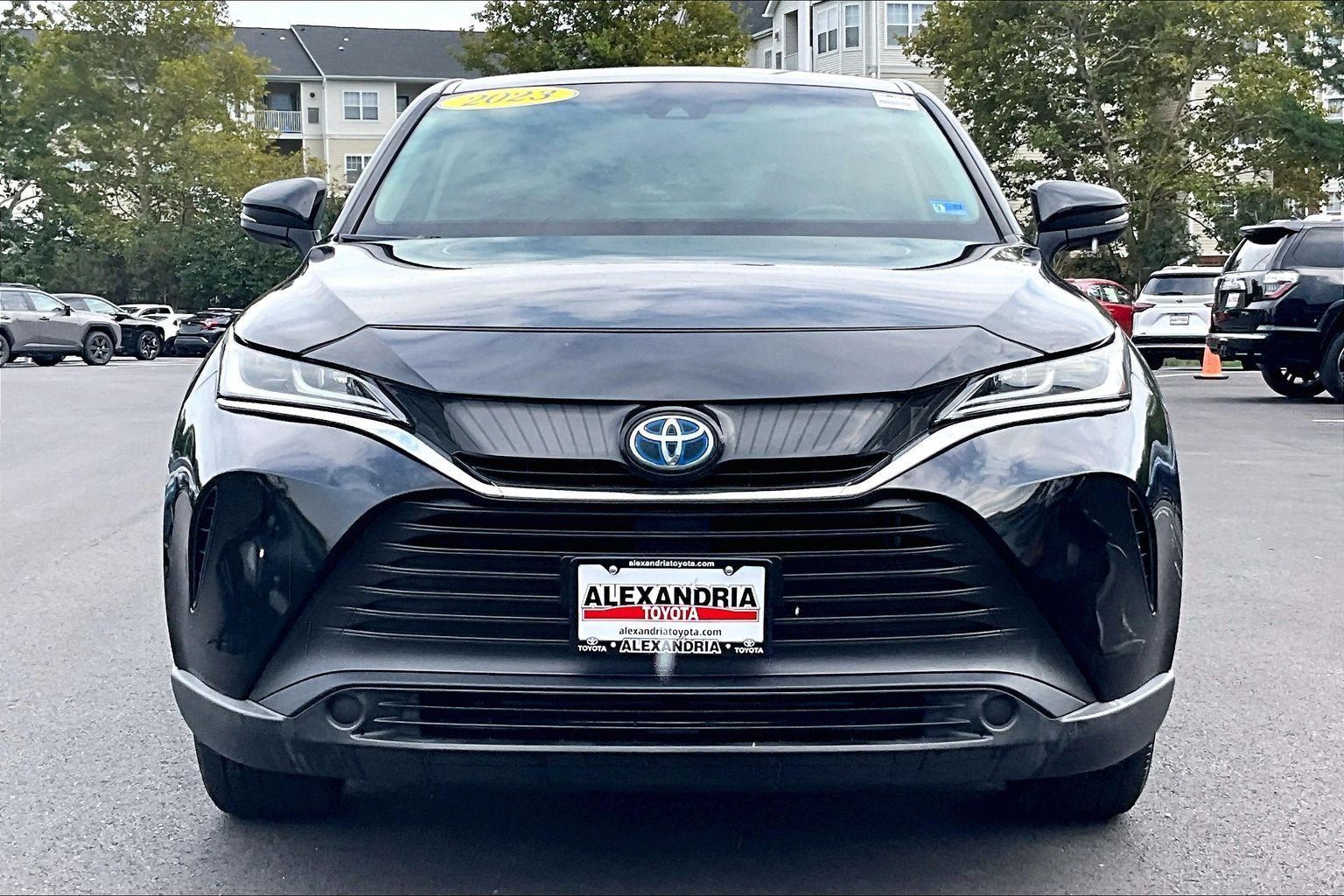 Used 2023 Toyota Venza LE AWD/4WD image 3