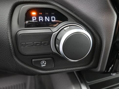 New 2026 RAM 1500 2WD Crew Cab image 3