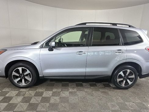 Used 2017 Subaru Forester 2.5i Premium AWD/4WD image 7