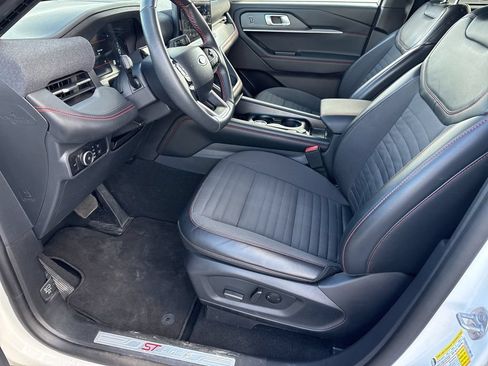 Used 2025 Ford Explorer ST-Line w/ ST-Line Street Pack AWD/4WD image 18