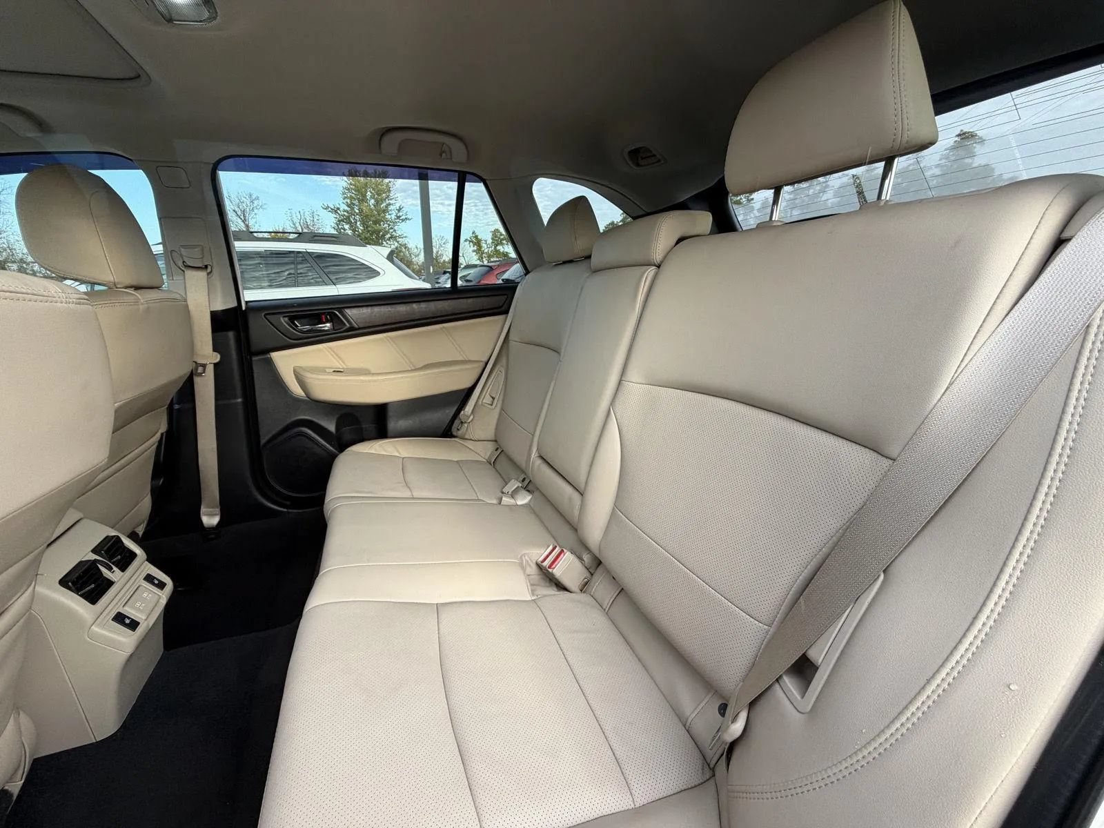 Used 2019 Subaru Outback 2.5i Limited AWD/4WD image 18