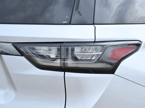 Used 2020 Chevrolet Traverse Premier w/ Redline Edition image 23