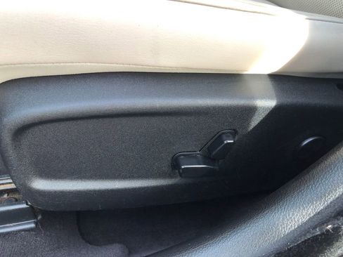 Used 2018 Chrysler 300 Limited w/ Safetytec Plus Group image 20