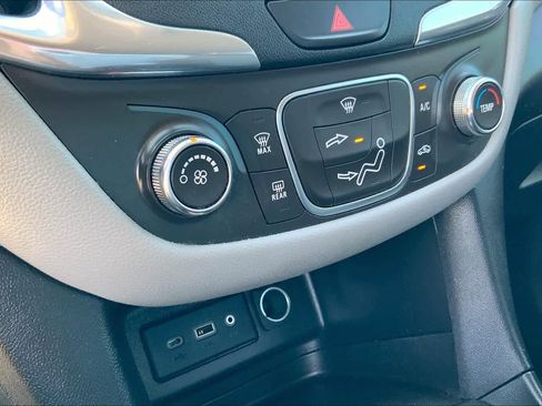 Used 2019 Chevrolet Equinox LS image 35