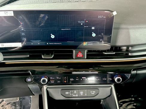 Certified 2025 Kia Carnival SX Prestige image 23