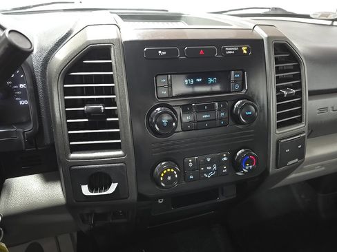 Certified 2019 Ford F350 4x4 Regular Cab DRW Super Duty image 29